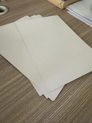 Cartão de arte revestido de 250 a 350 g/kg C2S/High Bulk Art Card para impressão e embalagem