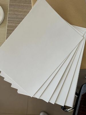 Cartão de arte revestido de 250 a 350 g/kg C2S/High Bulk Art Card para impressão e embalagem