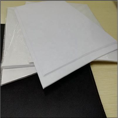 Papel offset branco sem revestimento sem madeira de 70 gramas em folha de grande formato para compras comerciais