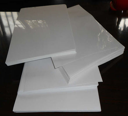 Encomenda personalizada Papel de impressão de offset sem madeira Cor de creme Não revestido 55gm 60gm 70gm 80gm