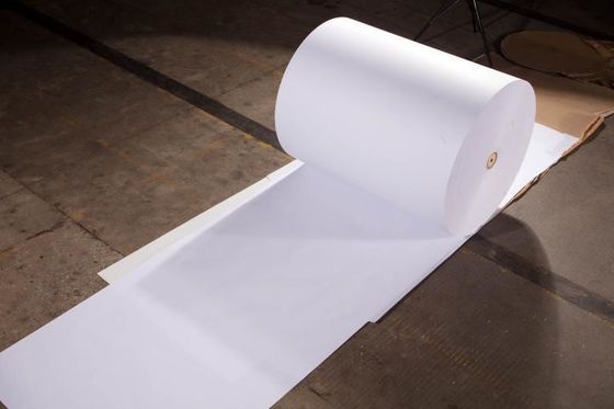 Papel de impressão offset branco sem revestimento, em folhas, para exigências de encadernação