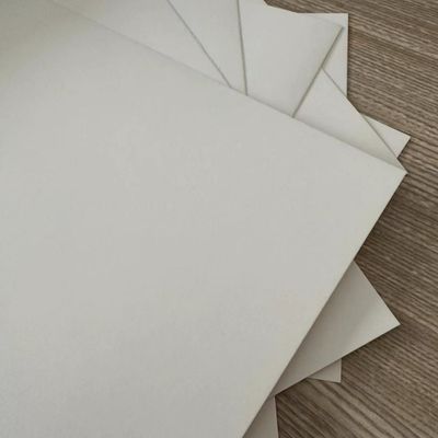 Papel de marfim anti-enrolamento 210/230/250/270/300gsm FBB/GC1/C1S com pasta química e padrão