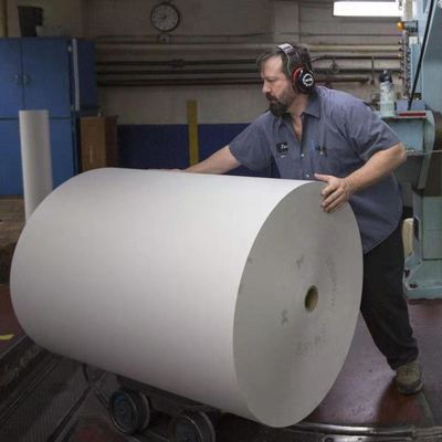 Encomenda personalizada 70/75/80gsm Copia de papel Jumbo Roll 850mm Tamanho do rolo com 103±1 brilho