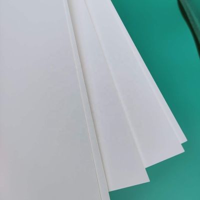 Cartão de arte de certificação de celulose química C2s 100% de celulose virgem revestida com papel em rolos