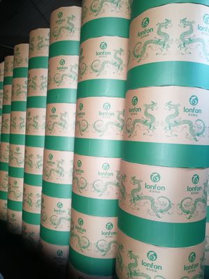 Papel de impressão de offset livre de madeira de 70 gramas, com uma variação de gramada de 3 ou 4%