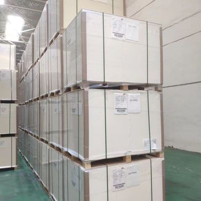 Superfície de estampação a quente Papel revestido de acabamento Brilhante 90gsm-300gsm para papel de arte de alto brilho